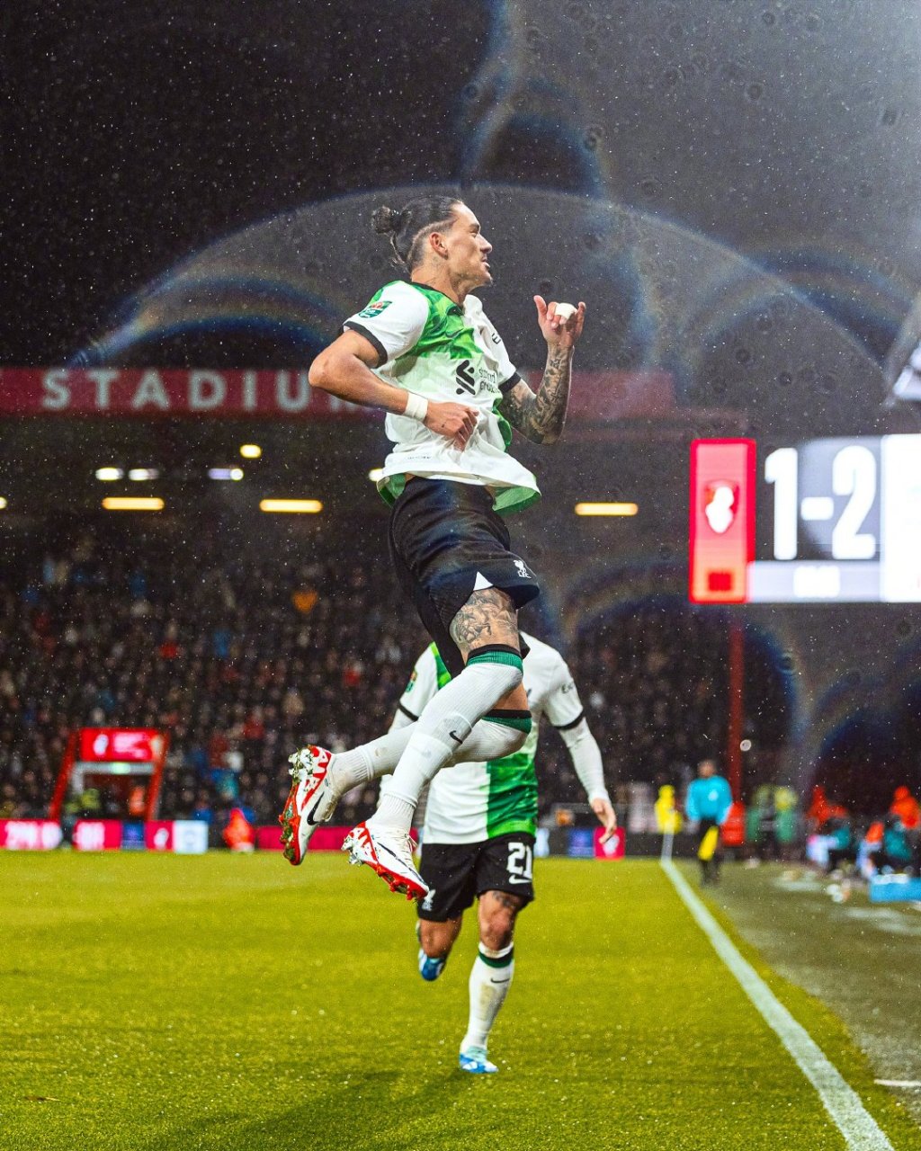 利物浦客场战胜伯恩茅斯，继续领跑