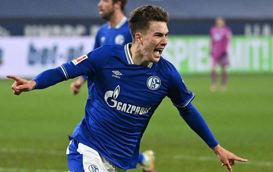 沙尔克遭遇主场折损，保级前景蒙上阴影