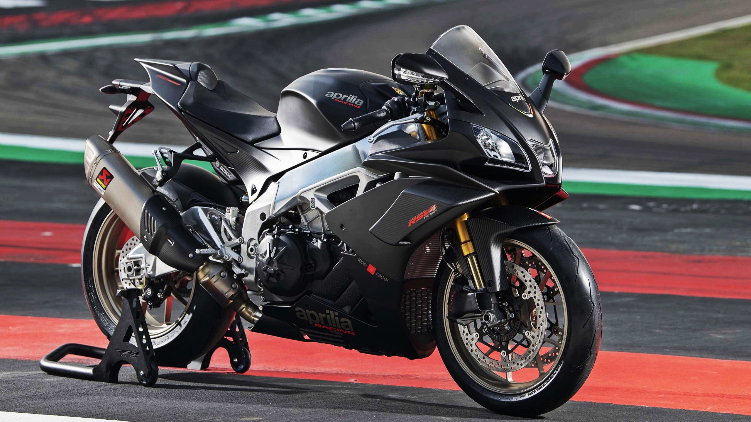 门神的加勒比远征，当哥斯达黎加的雨林吞噬大黄蜂，拉亚如何扼住命运的喉咙